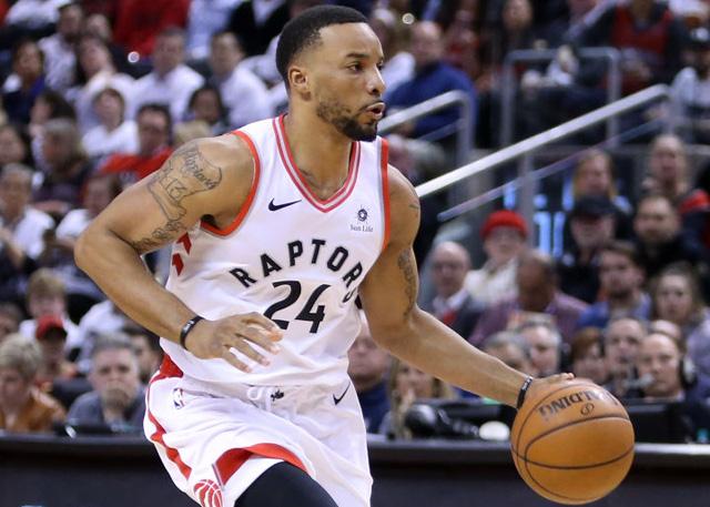 篮球赛场上 篮球赛场上