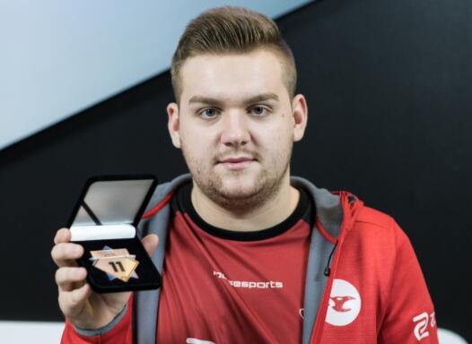 边锋为例 边锋为例